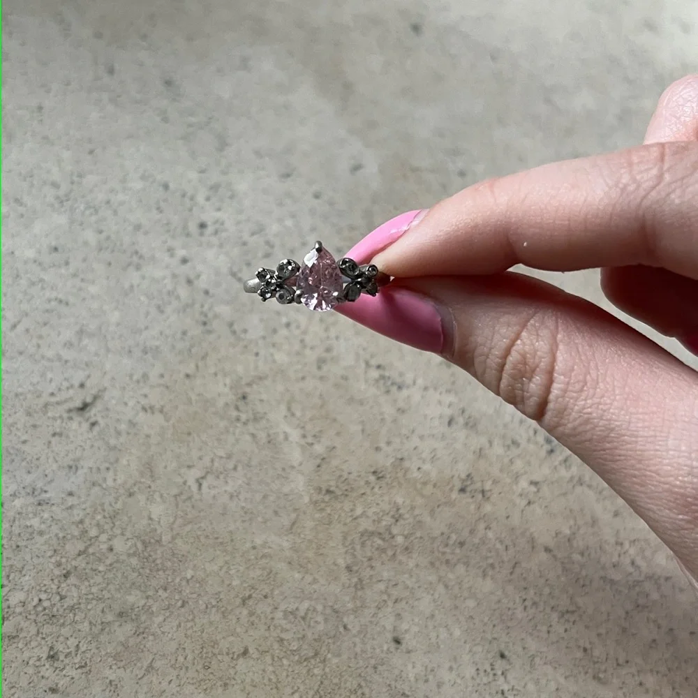 Elegant vintage Silver and Pink CZ Gemstone Ring